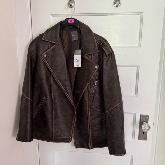 distressed faux leather jacket- oversized - Picture 4 of 5